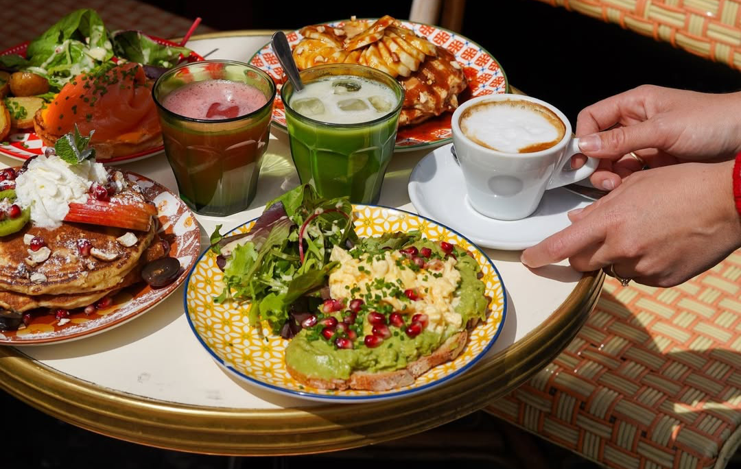  Un brunch coloré à Paris 10ème : Café Le Bistrot, l’adresse incontournable